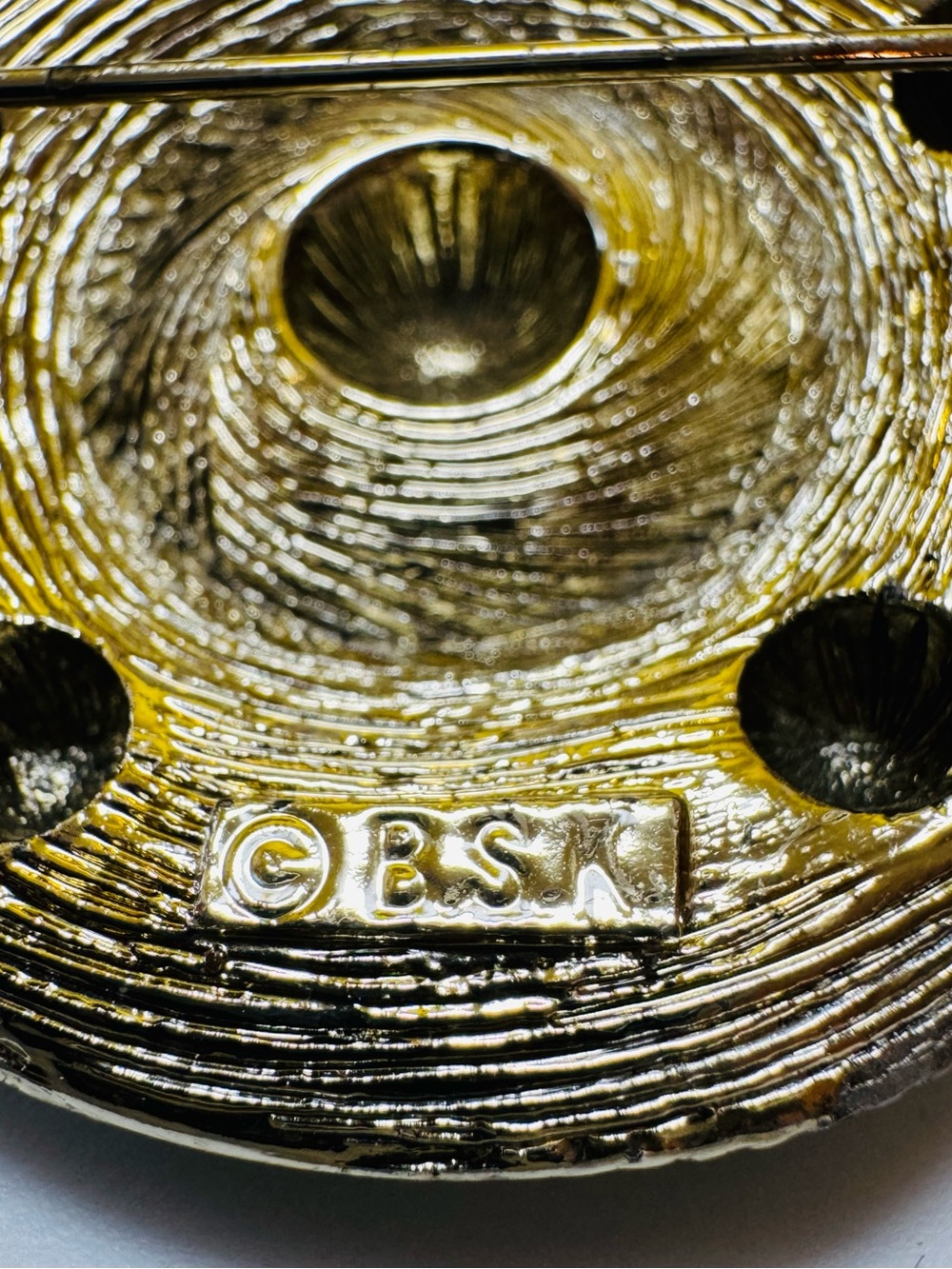BSK silver tone circle brooch - Picture 3 of 4